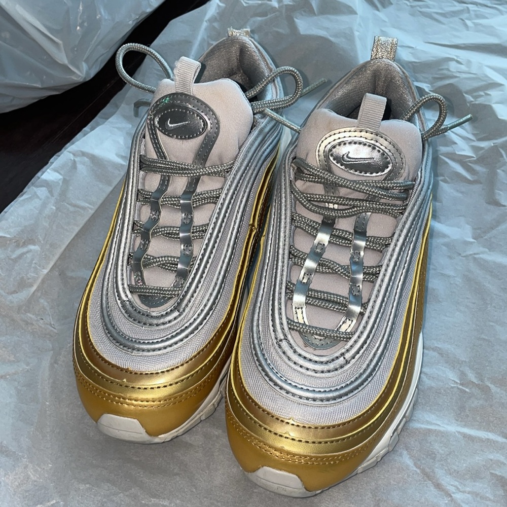 NIKE SNEAKERS